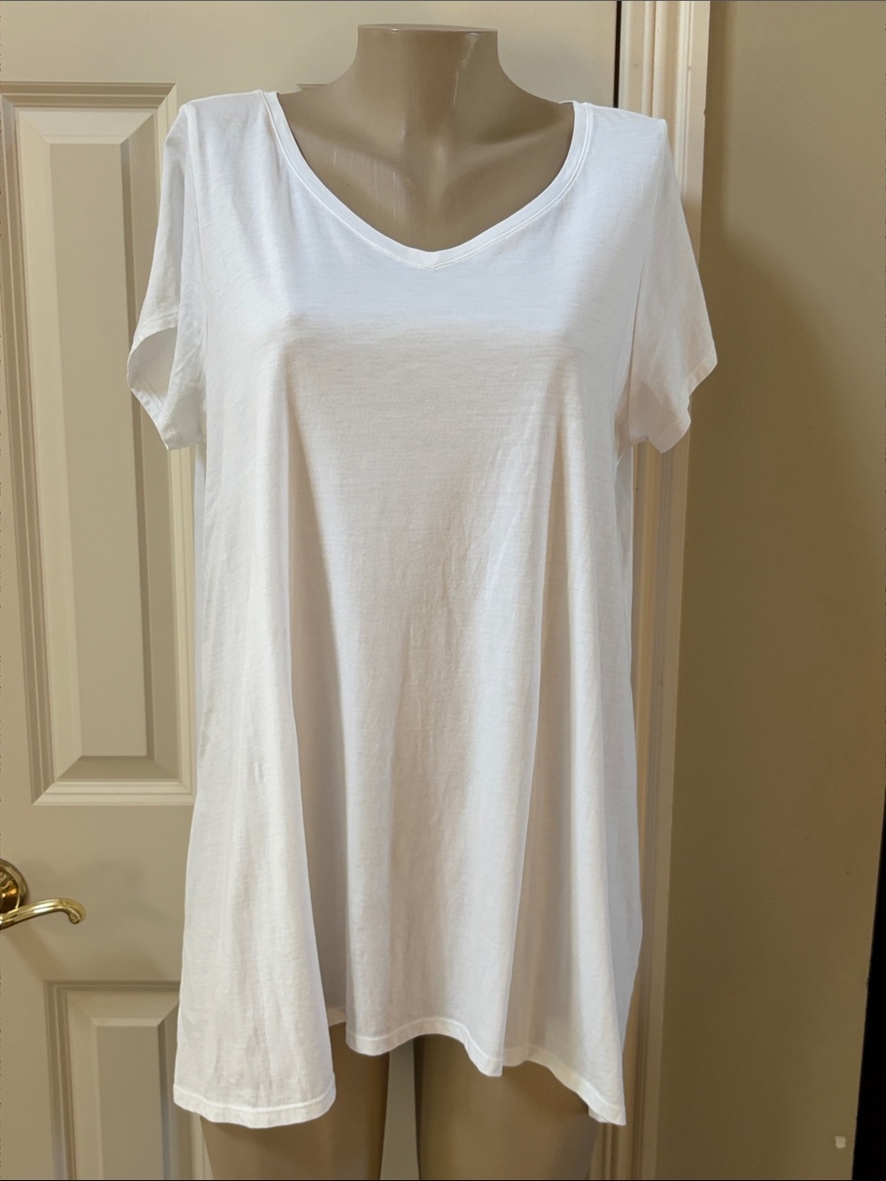 J. Jill Pure Jill White V-Neck Short Sleeve V neck Elliptical Tee, large